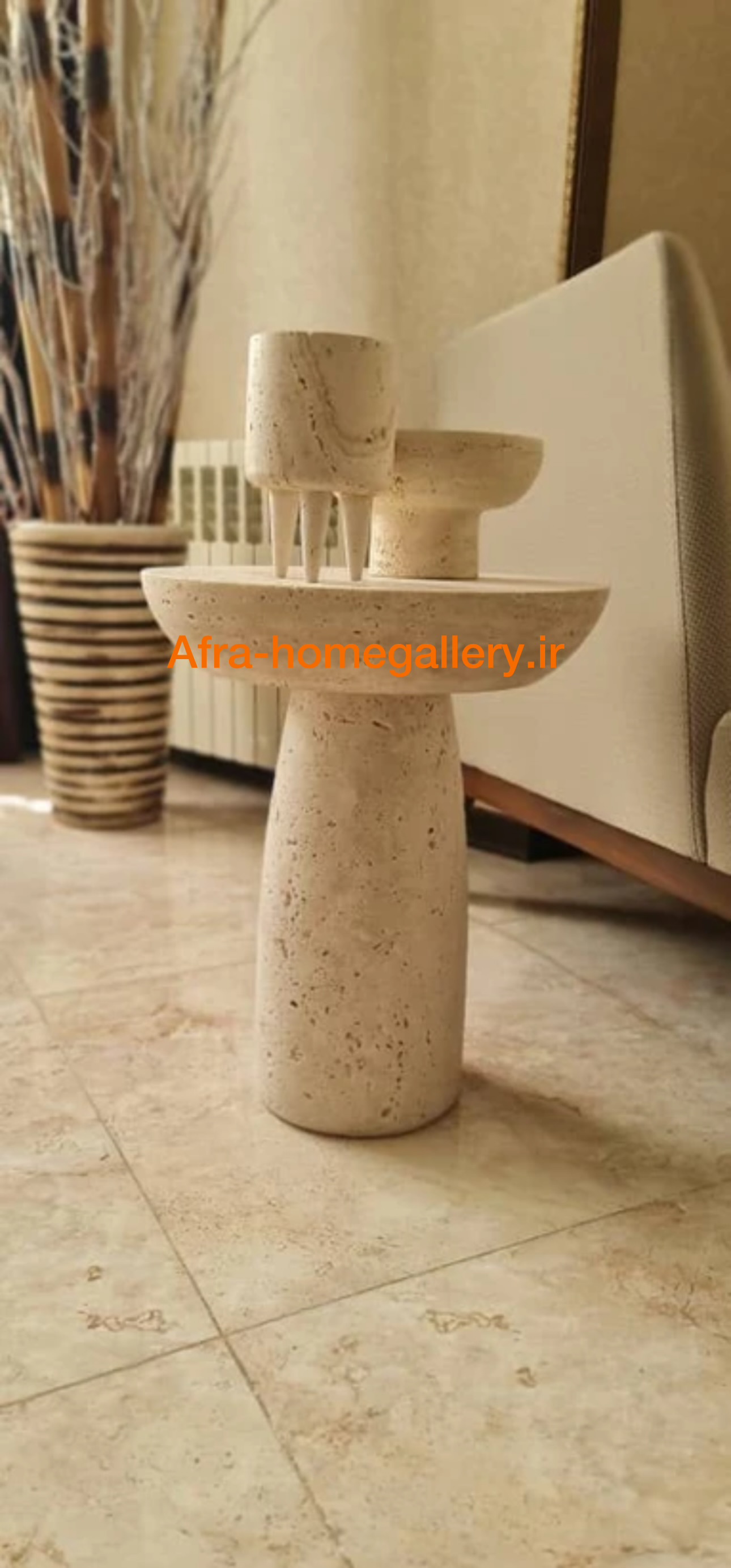 کنار مبلی